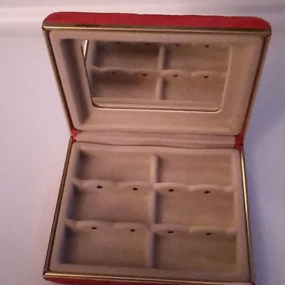 Travel Earring Case - Picture 2 of 3